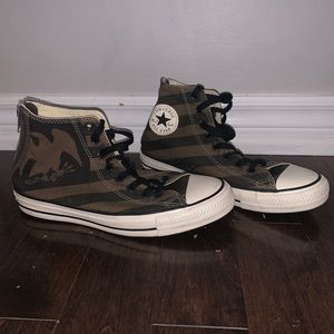 Unisex green army style converse